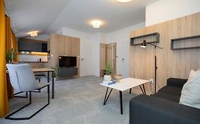 Alure Residences 11 - 24H Self Check-In & Private Parking Next To The Apartment Building Included, City Center Right On Snp Square In A Quiet Passage, New Building, Best Deal In Town